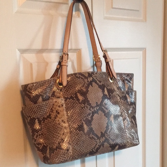 Michael Kors purse - Picture 2 of 7